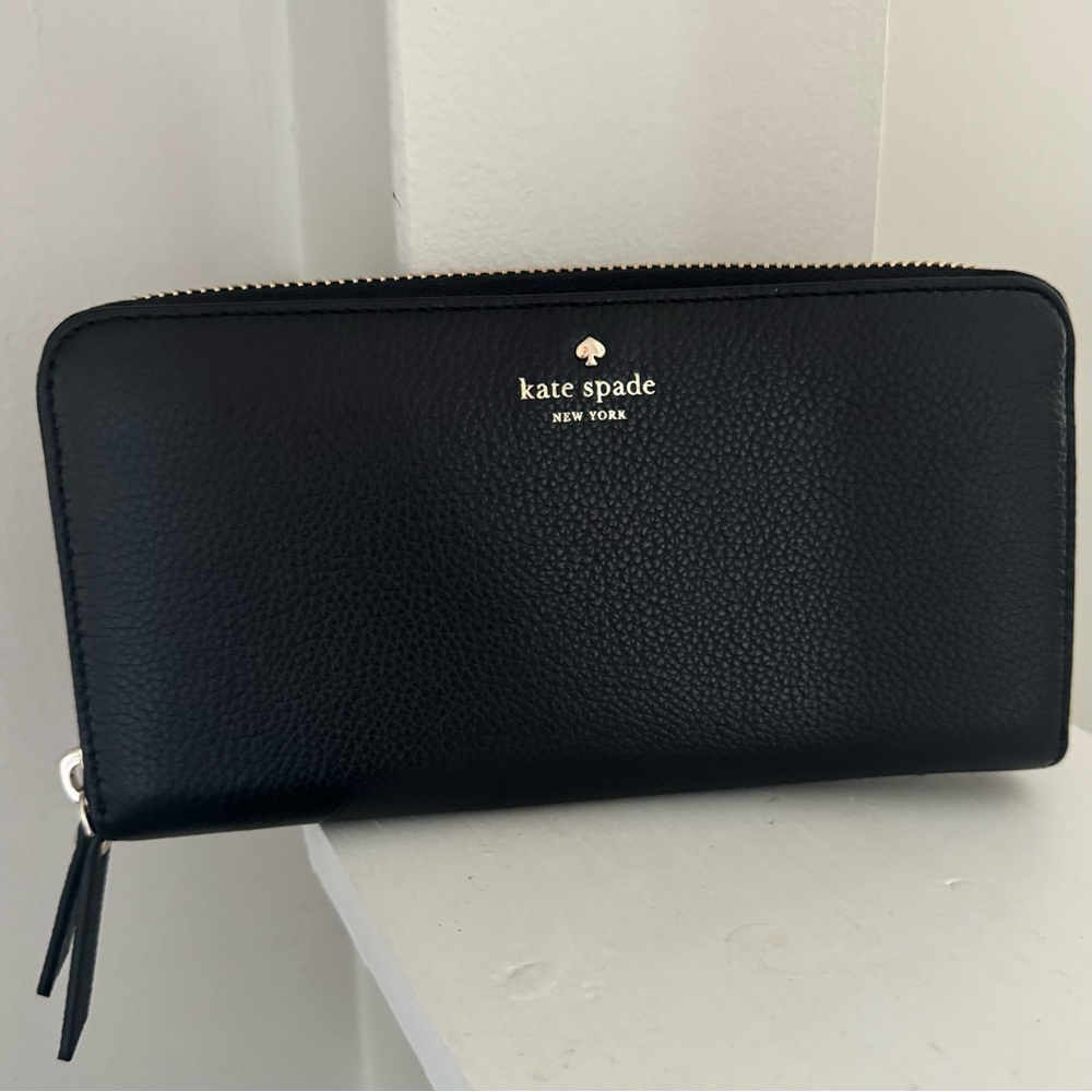 Kate Spade Wallet black pebbled leather